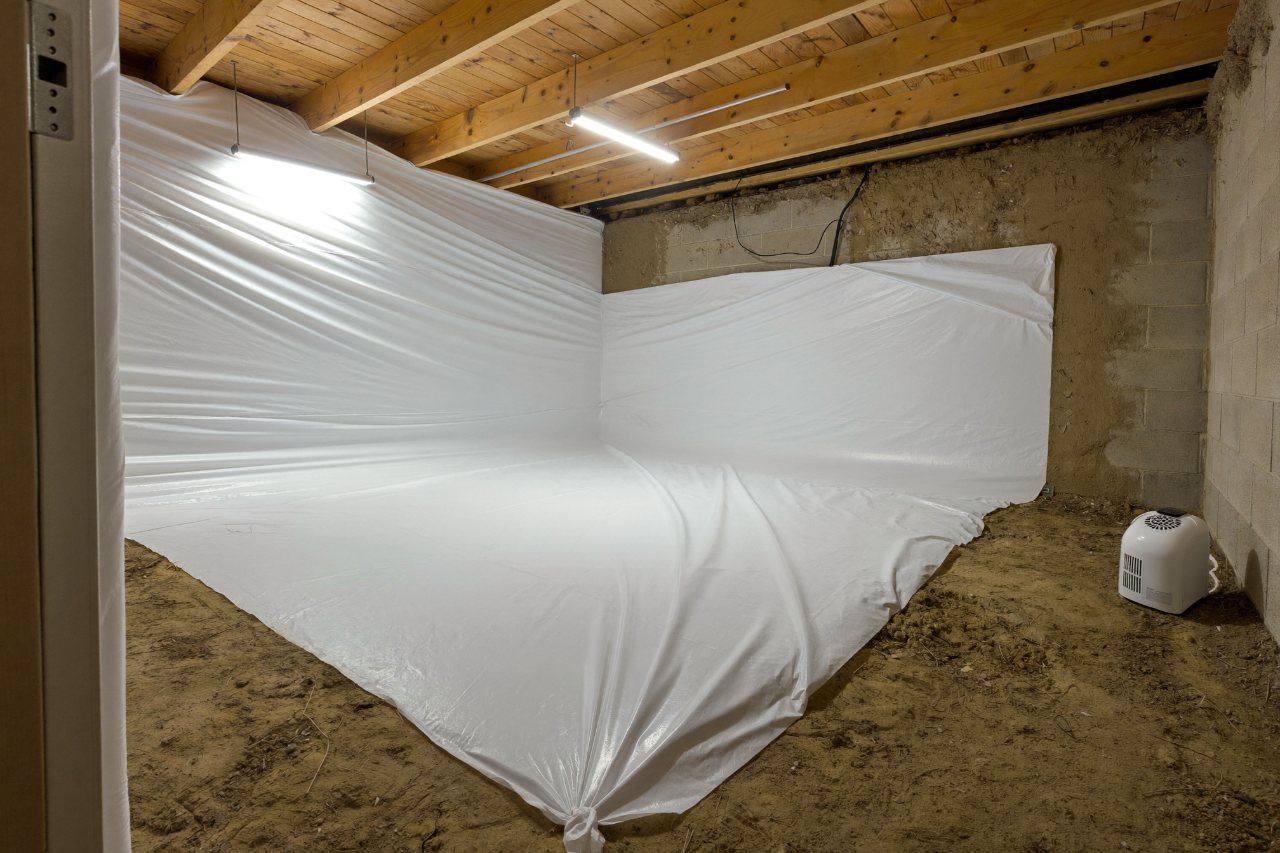 Encapsulated crawl space with white vapor barrier